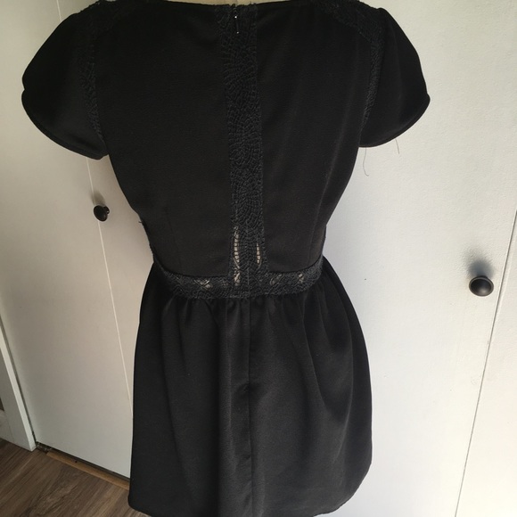 Mini black dress by Pins and Needles size 4 - Picture 5 of 6